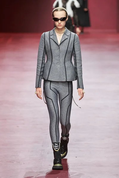 Look 11